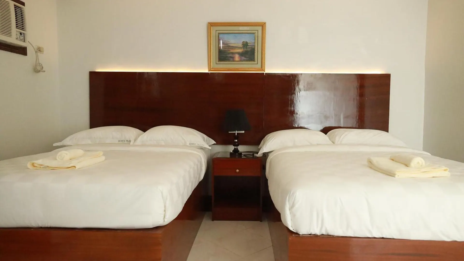 Bohol Plaza Mountain Resort And Restaurant داويس 3*,  الفلبين