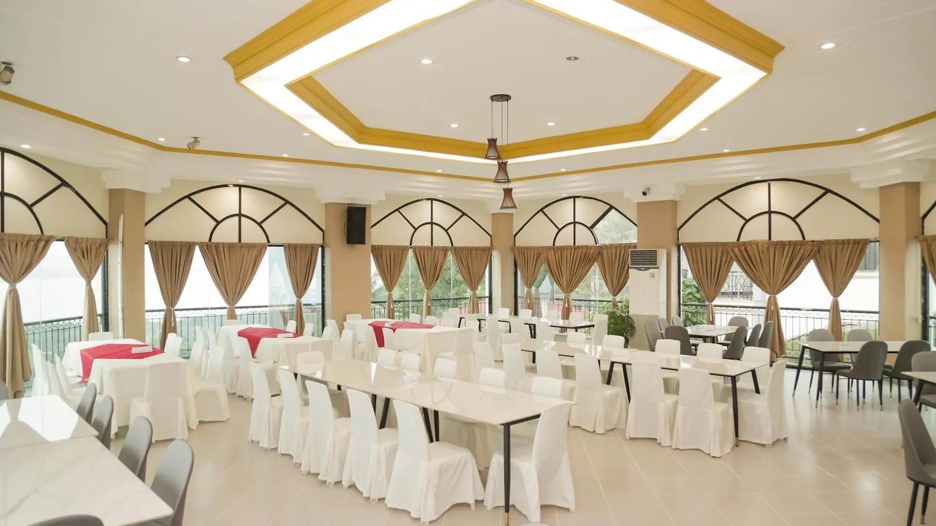 فندق Bohol Plaza Mountain Resort And Restaurant داويس