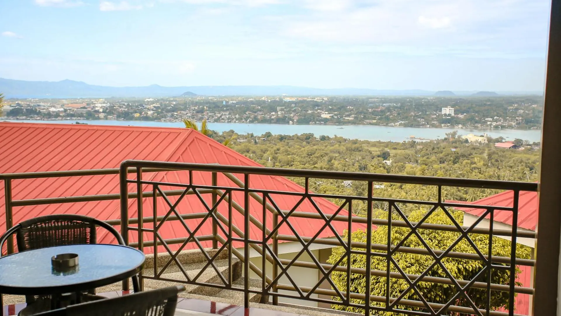 Bohol Plaza Mountain Resort And Restaurant داويس 3*,  الفلبين
